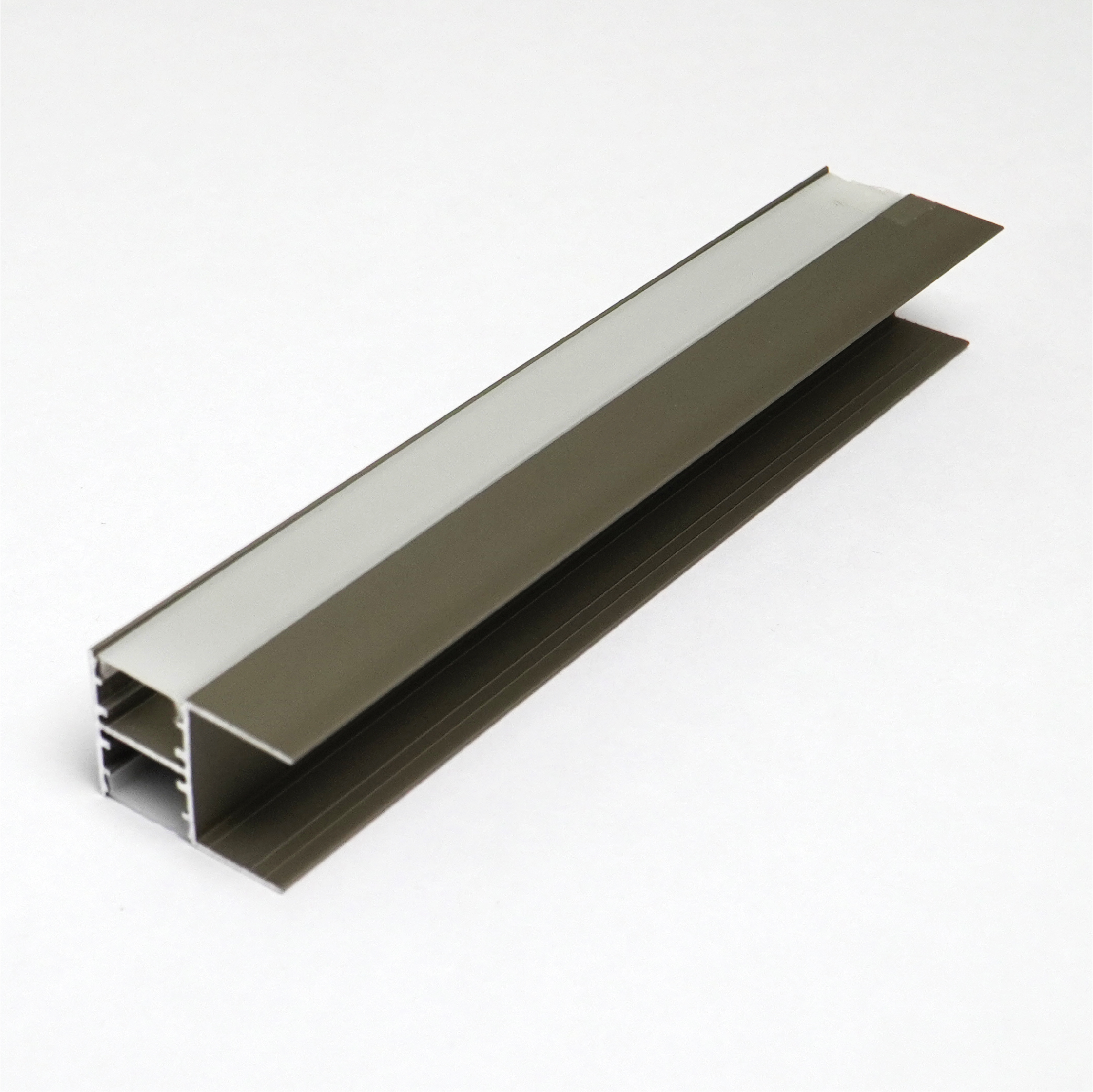 Pentalinea-YG-2720-AC-01.jpg Penta Linea ALUMINIUM PROFILE + PLASTIC COVER 26.55X20.3MM ANODIZING CHAMPAGNE 3M/PC - Image 1